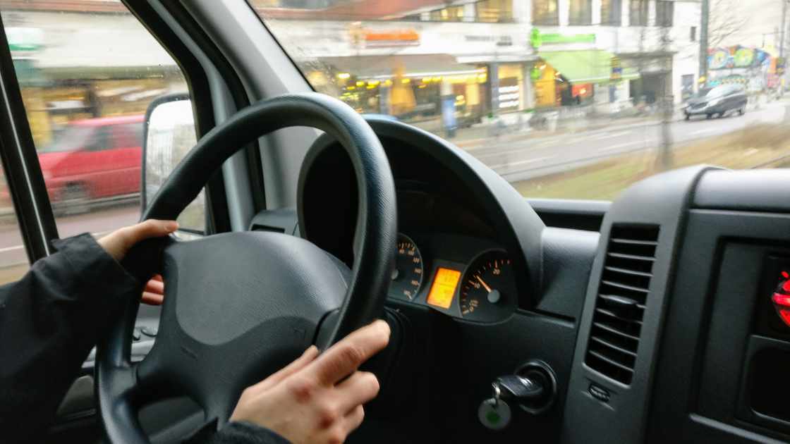 How to Fix a Car Horn in the Steering Wheel