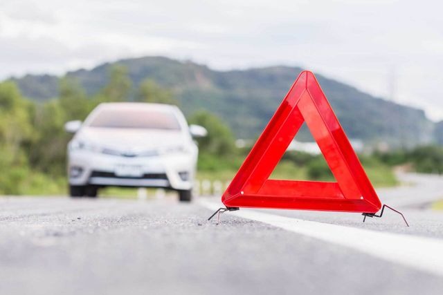 What to Do When Your Car Breaks Down on the Highway - Trade Car Hub
